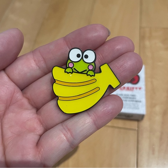 New in box sanrio keroppi fruit pin - Picture 2 of 3